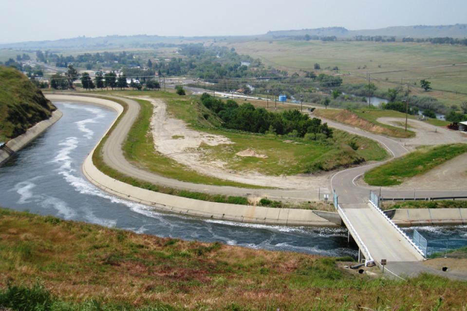 Photo of the Friant-Kern Canal in the San Joaquin Valley