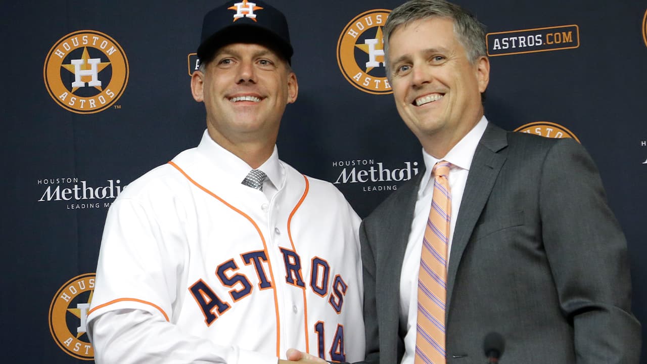 Photo of Houston Astros general manager Jeff Luhnow, right, and A.J. Hinch