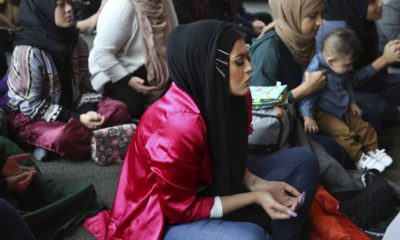 Photo of Amani Al-Khatahtbeh praying